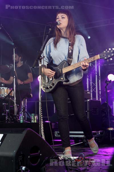 ANGEL OLSEN - 2014-08-14 - SAINT MALO - Fort de St Pere - Scene des Remparts - 